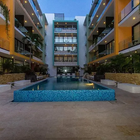 Studio Close To 5Th Av. W/ Amazing Roof Pool View, Gym, Spa And More!